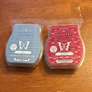 Scentsy Luna and Snowberry Wax Bars in Blue and Red